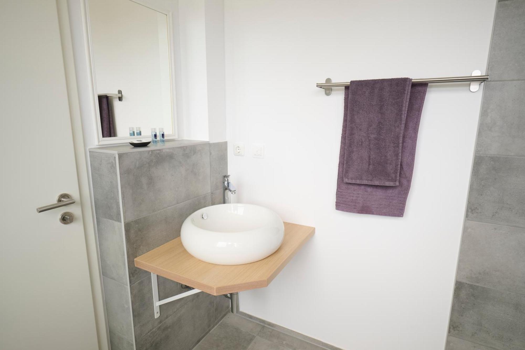 Shipyard Guesthouse Gaestehaus Fuer Geschaeftsreisende Und Monteure An Der Elsflether Werft Und Trainingcenter Heinemann Solutions Gmbh Экстерьер фото